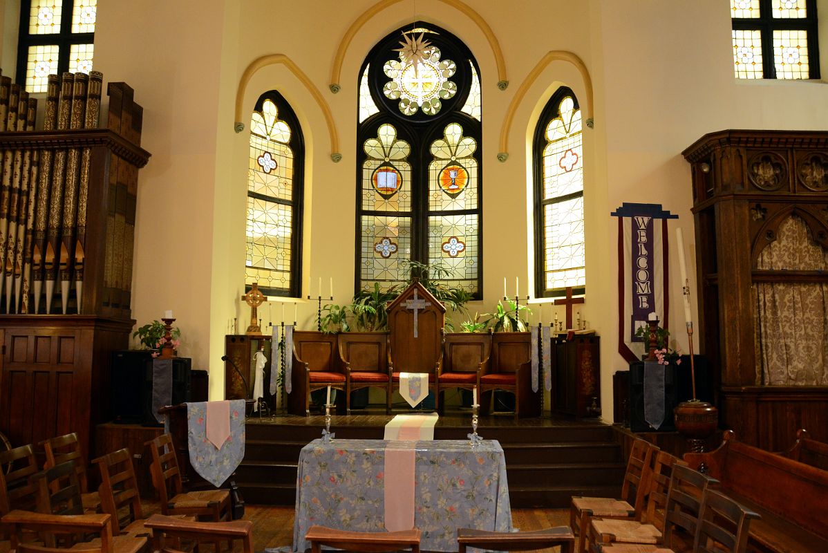 04-2 Altar Inside Jan Hus Presbyterian Church At 351 East 74 St Upper East Side New York City